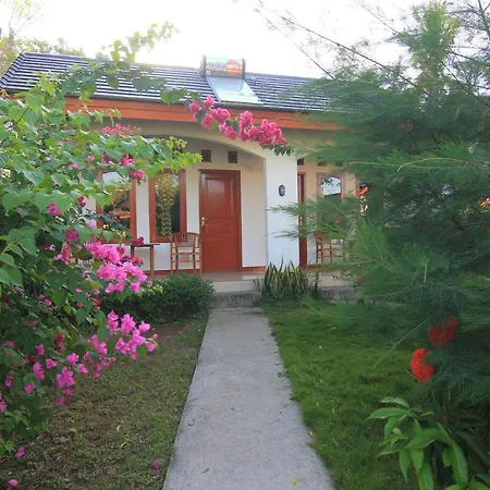 Bidara Cottage Labuhan Pandan Exterior photo